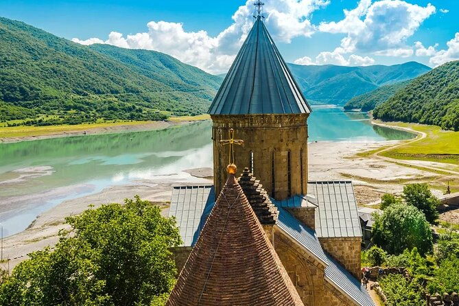 private-tour-from-tbilisi-to-kazbegi-and-gudauri-2