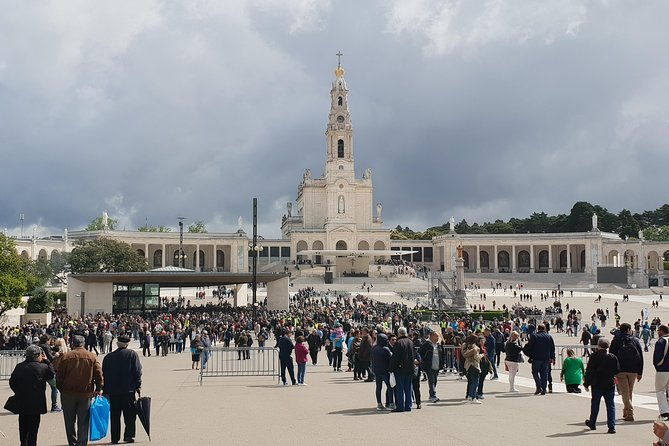 private-tour-full-day-fatima-porto-obidos-from-lisbon