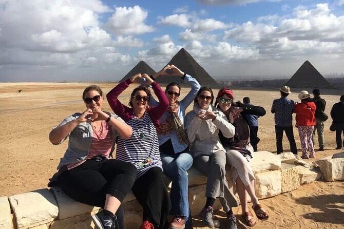 Private Tour Giza Pyramids, Egyptian Museum, Bazar And Lunch - Key Points