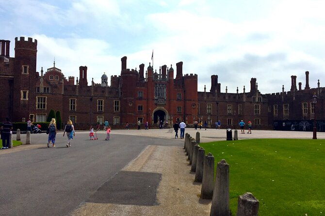 private-tour-hampton-court-palace-day-trip-from-london-2