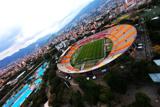 private-tour-helicopter-flightgraffiti-tourpablo-tour-medellin
