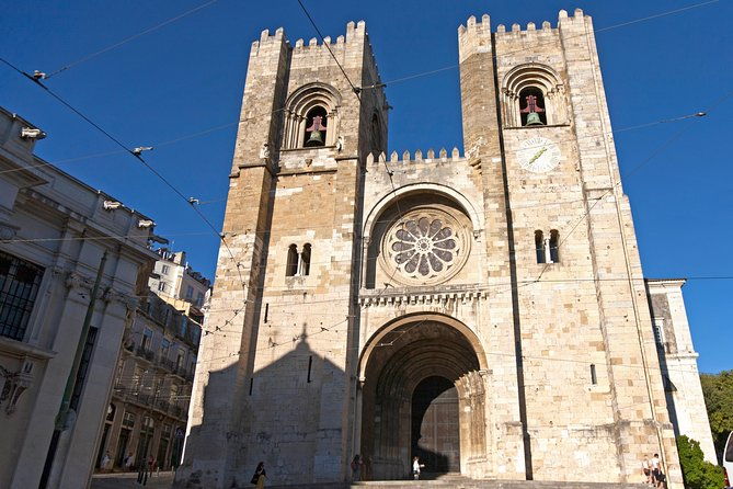 private-tour-highlights-of-historical-lisbon-in-4h-with-transfer