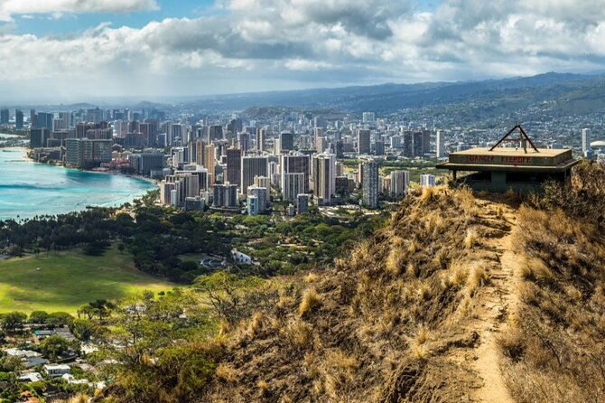 private-tour-hike-diamond-head-hawaiian-waterfall