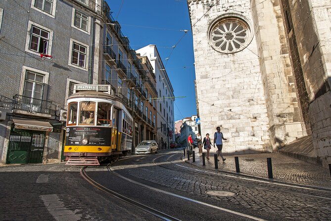 private-tour-historical-lisbon-and-sintra-essence-8h