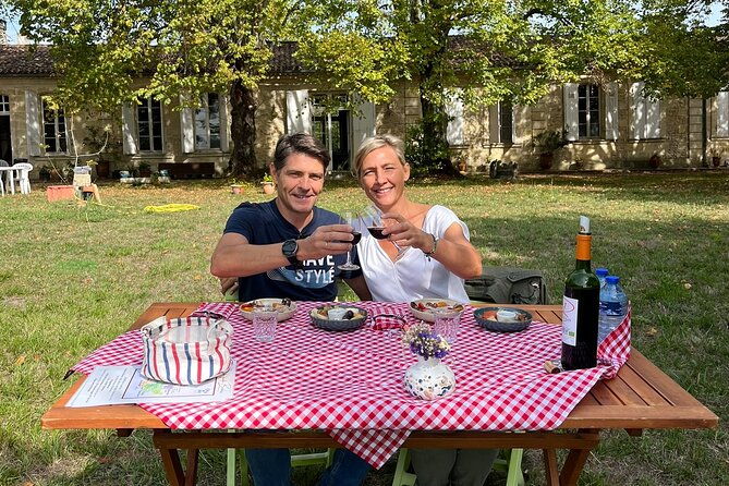 private-tour-in-2cv-in-the-vineyards-with-tasting-and-picnic-2