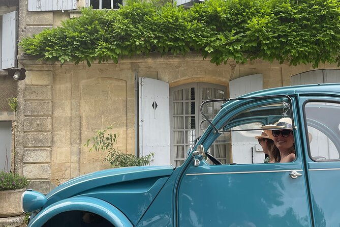 private-tour-in-2cv-in-the-vineyards-with-tasting-and-picnic