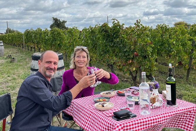 private-tour-in-2cv-in-the-vineyards-with-tasting-and-picnic