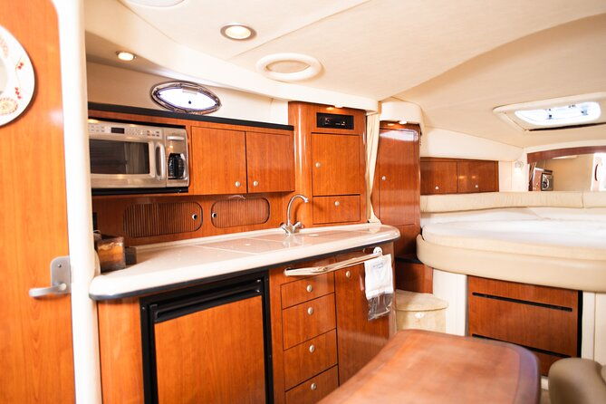 private-tour-in-38ft-yatch-for-up-to-12-guest