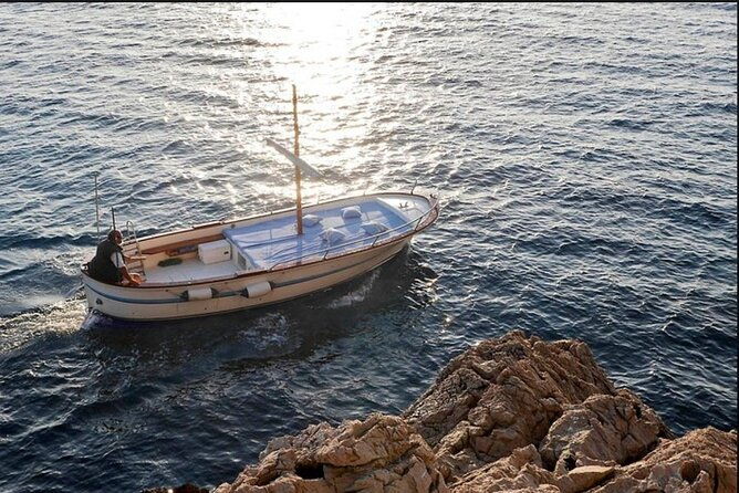 private-tour-in-a-typical-capri-boat