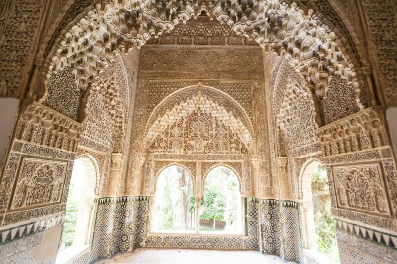 private-tour-in-all-complete-complex-of-alhambra-with-ticket