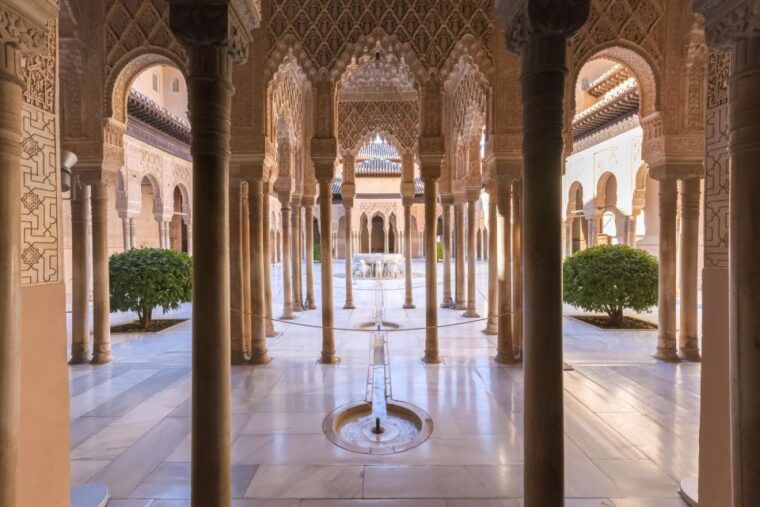 private-tour-in-all-complete-complex-of-alhambra-with-ticket