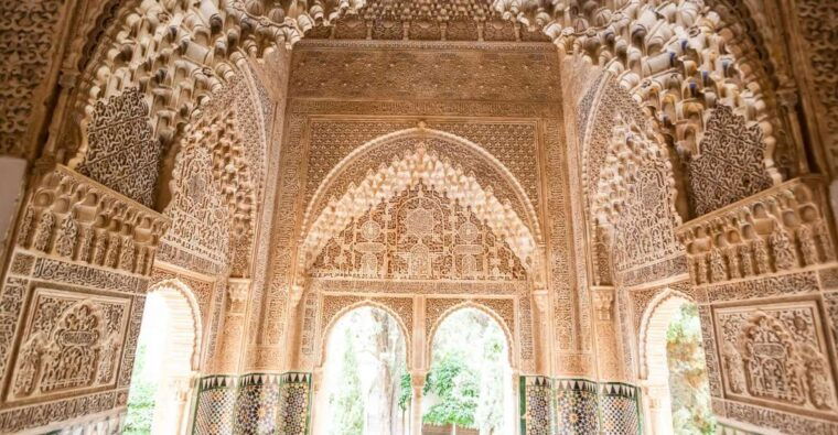 private-tour-in-all-complete-complex-of-alhambra-with-ticket