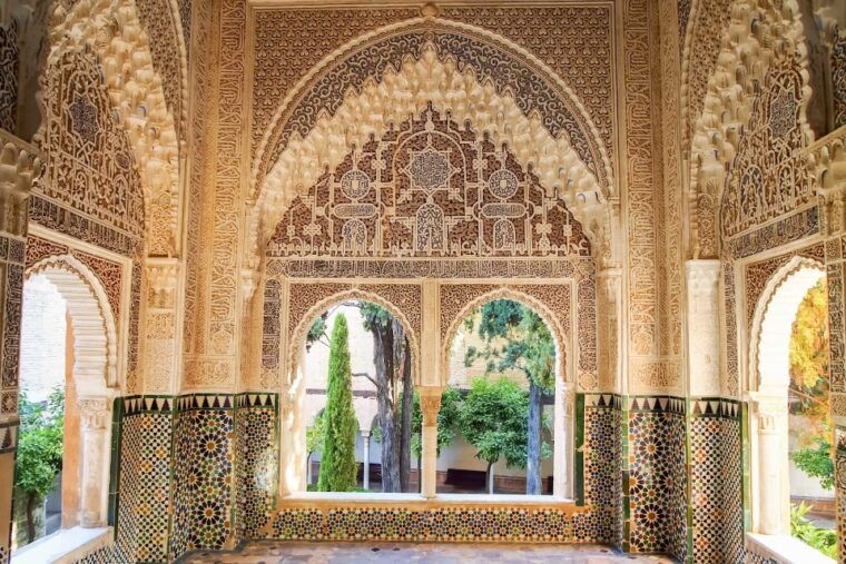 private-tour-in-all-complete-complex-of-alhambra-with-ticket