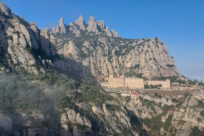 private-tour-in-montserrat-5h-2