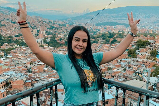 private-tour-in-pablo-escobar-and-comuna-13-medellin