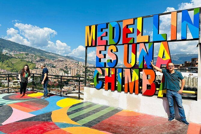 private-tour-in-pablo-escobar-and-comuna-13-with-cable-car