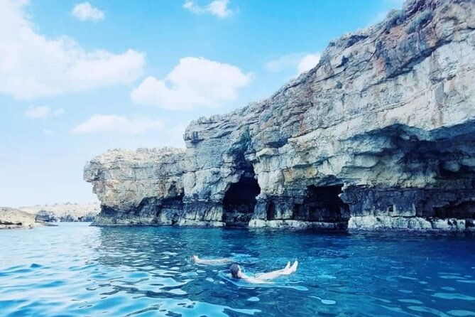 private-tour-in-polignano-to-discover-the-caves-with-aperitif