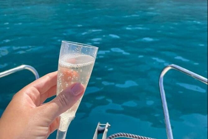 private-tour-in-polignano-to-discover-the-caves-with-aperitif