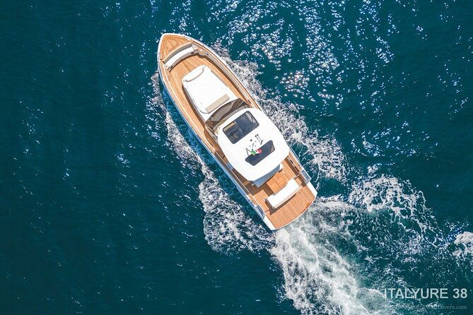 private-tour-in-premium-yacht-from-sorrento-to-capri-and-positano