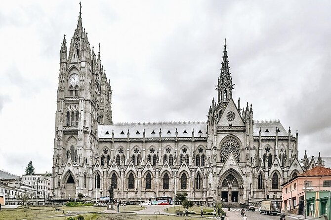 private-tour-in-quito-middle-of-the-world