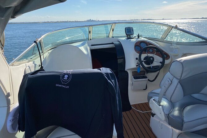 private-tour-in-ria-de-aveiro-in-a-26-feet-yacht