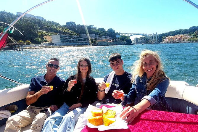 private-tour-in-the-douro-with-tasting-on-a-yacht-for-up-to-5-people
