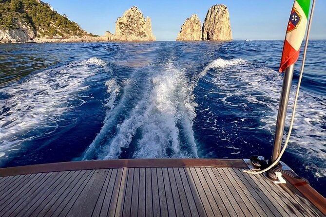 private-tour-ischia-procida-capri-pontine-amalfi-by-speedboat