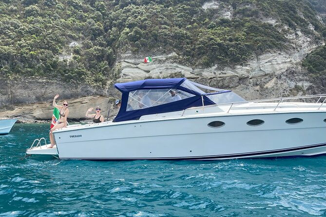 private-tour-ischia-procida-capri-pontine-amalfi-by-speedboat