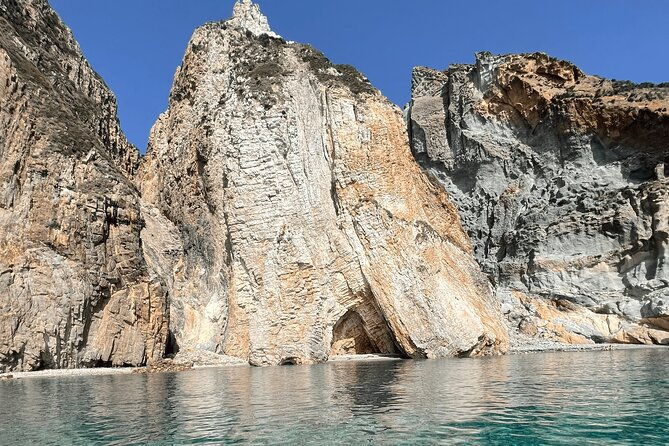 private-tour-ischia-procida-capri-pontine-amalfi-by-speedboat