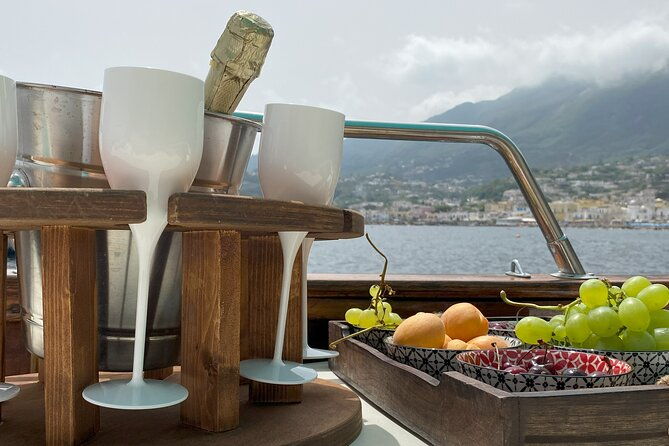private-tour-ischia-procida-capri-pontine-amalfi-by-speedboat