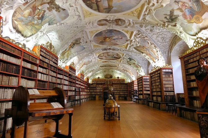 private-tour-just-for-your-group-the-prague-castle-area-and-a-lot-more