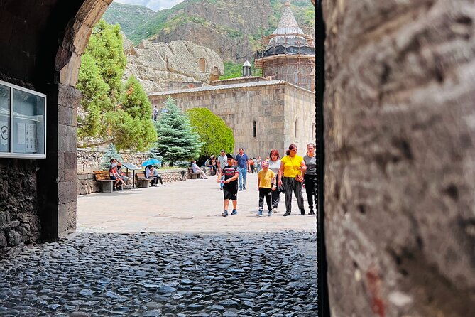 private-tour-khor-virap-garni-geghard-2