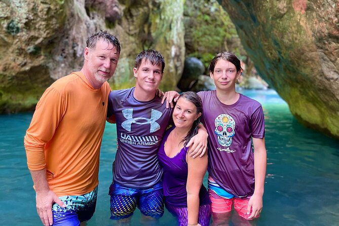 private-tour-la-leona-waterfall-all-inclusive-transportation