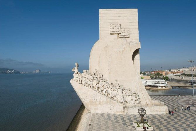 private-tour-lisbon-fado-dinner-show-and-panoramic-night-tour