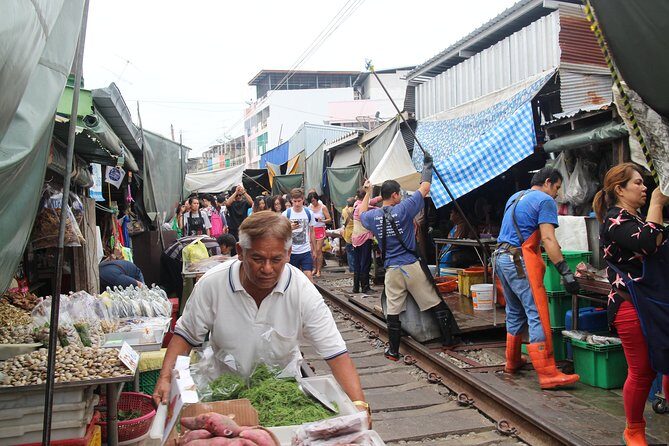 Private Tour: Maeklong Railway Market and Damnoen Saduak Floating Market - Authentic Local Experiences and Insider Tips