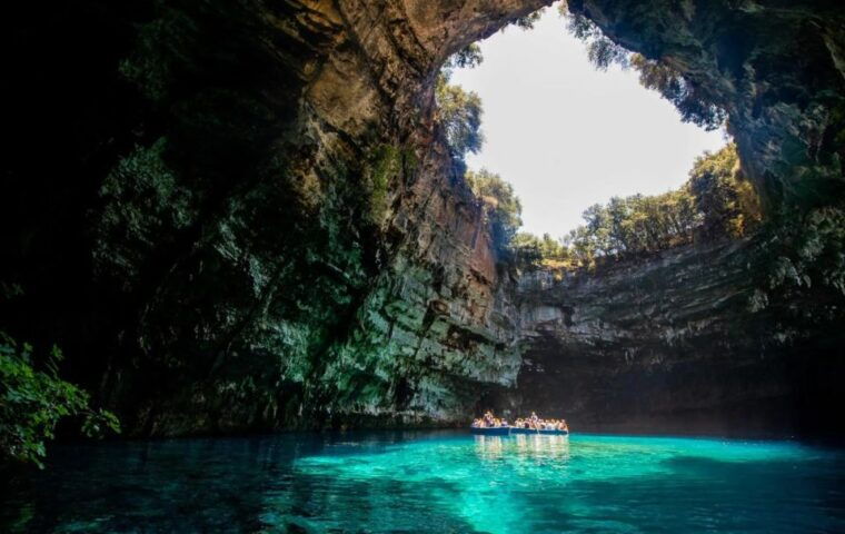 private-tour-melissani-drogarati-myrtos-swim-stop