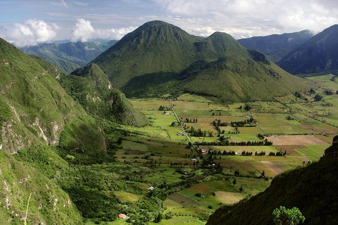 private-tour-middle-of-the-world-pululahua-crater-hike