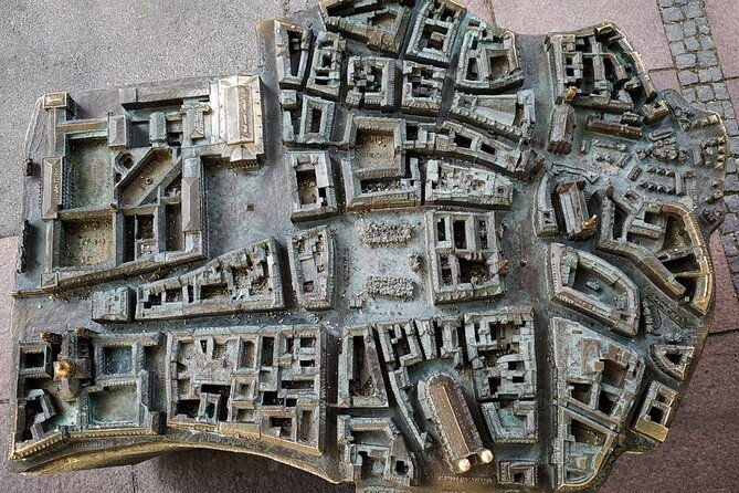 private-tour-munich-city-and-3rd-reich-including-viktualienmarkt