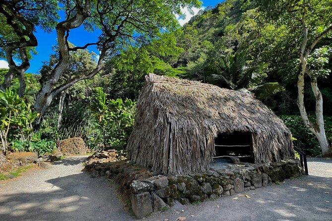 private-tour-oahu-north-shore-ft-waimea-falls-admission-included