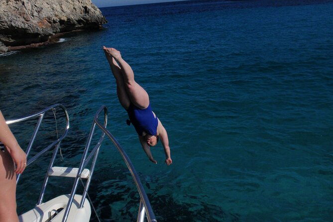 private-tour-of-4-hours-at-sunset-through-the-coves-of-mallorca-2