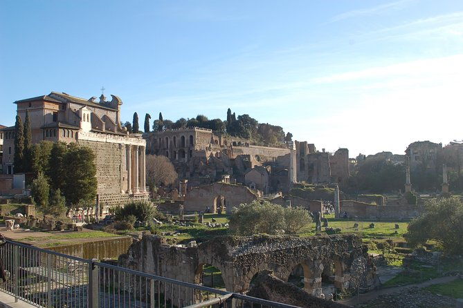 private-tour-of-ancient-colosseum-and-roman-forum