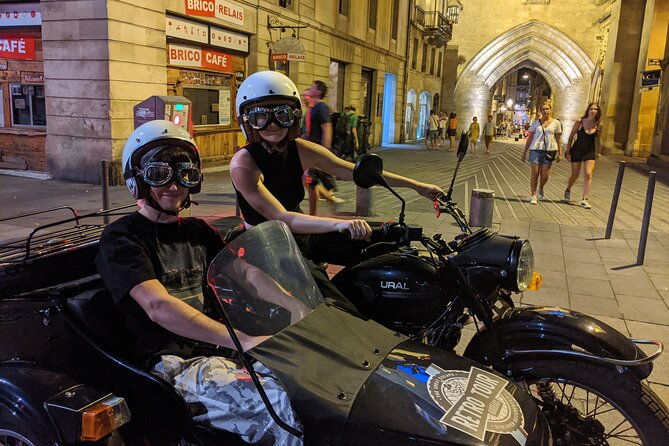 private-tour-of-bordeaux-at-night-in-a-sidecar-3