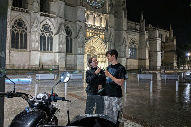 private-tour-of-bordeaux-at-night-in-a-sidecar-3
