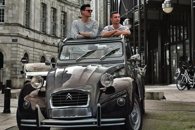 private-tour-of-bordeaux-in-a-citroen-2cv-1h30