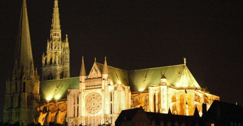 private-tour-of-chartres-town-from-paris