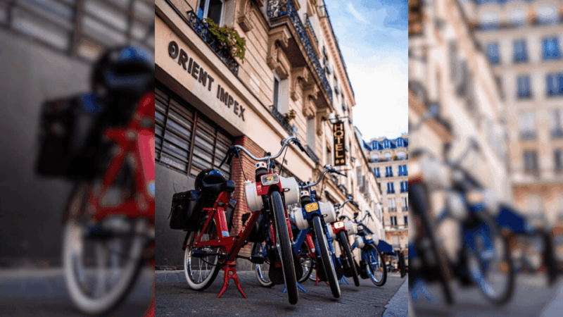 private-tour-of-chic-paris-with-vintage-french-bikes