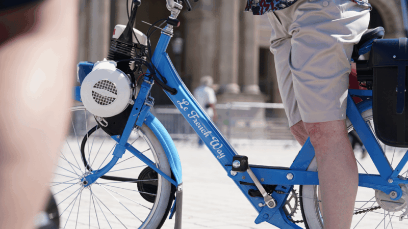 private-tour-of-chic-paris-with-vintage-french-bikes