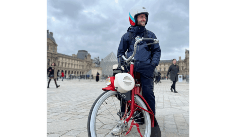 private-tour-of-chic-paris-with-vintage-french-bikes