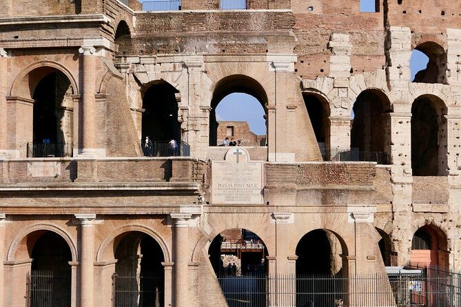 private-tour-of-colosseum-with-entrance-to-roman-forum