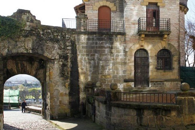 private-tour-of-fuenterrabia-with-pintxo-and-pasaia-coast